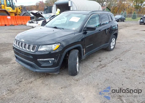2018 Jeep Compass Latitude 4X4 z USA, uszkodzony, nr VIN 3C4NJDBBXJT435833
